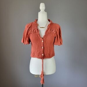 JEN'S PIRATE BOOTY // rust short sleeved v-neck button down waist tie top